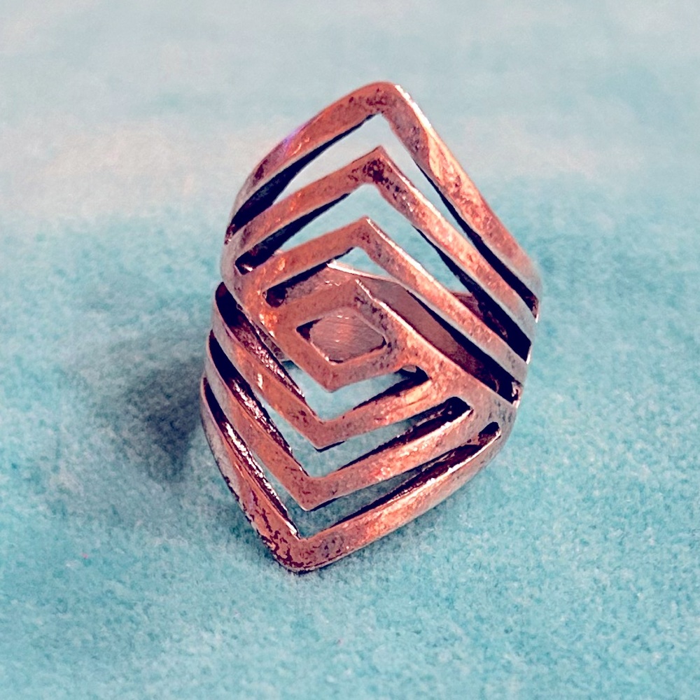 3 /$21⚡️Silver Chevron Pattern Ring - Size 8 - Picture 3 of 4